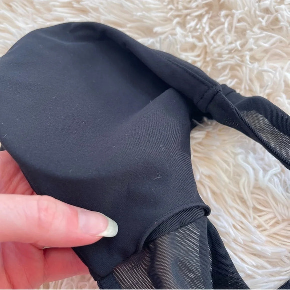 Fabletics Wrap Crop Top sport bra Mesh Back adjustable eye and hook closure XS - Picture 5 of 7